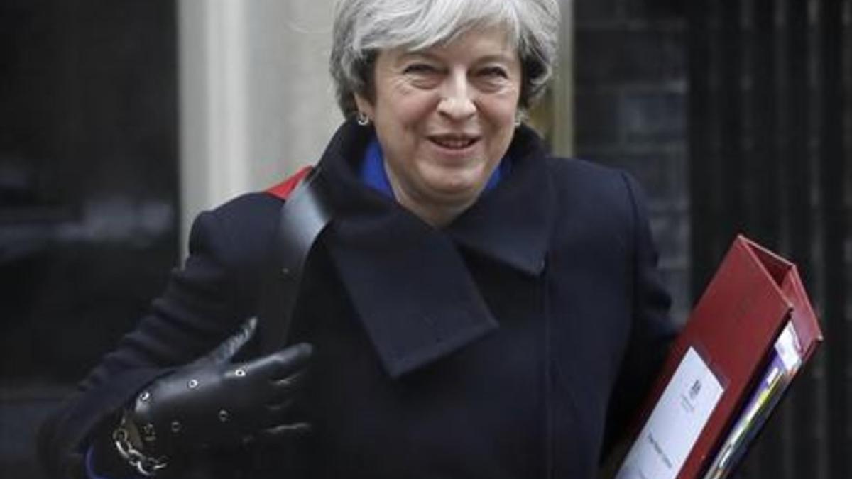 Teresa May sale del número 10 de Downing Street, en diciembre.