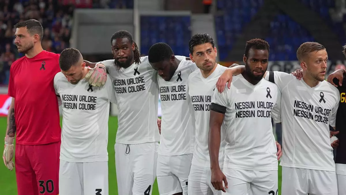 El Lecce protesta contra la Serie A con una camiseta "sin escudo ni colores" tras la muerte de su fisio