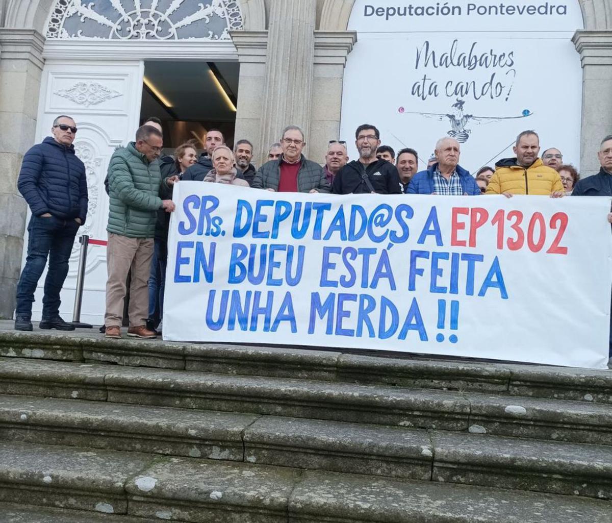 La carretera de A Roza desde el cruce hacia Sar, donde se prevé una zona de coexistencia. | G.Núñez