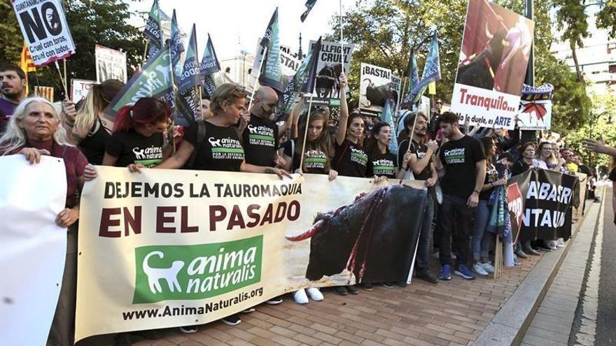Centenares de personas claman en Zaragoza por la abolición de la tauromaquia