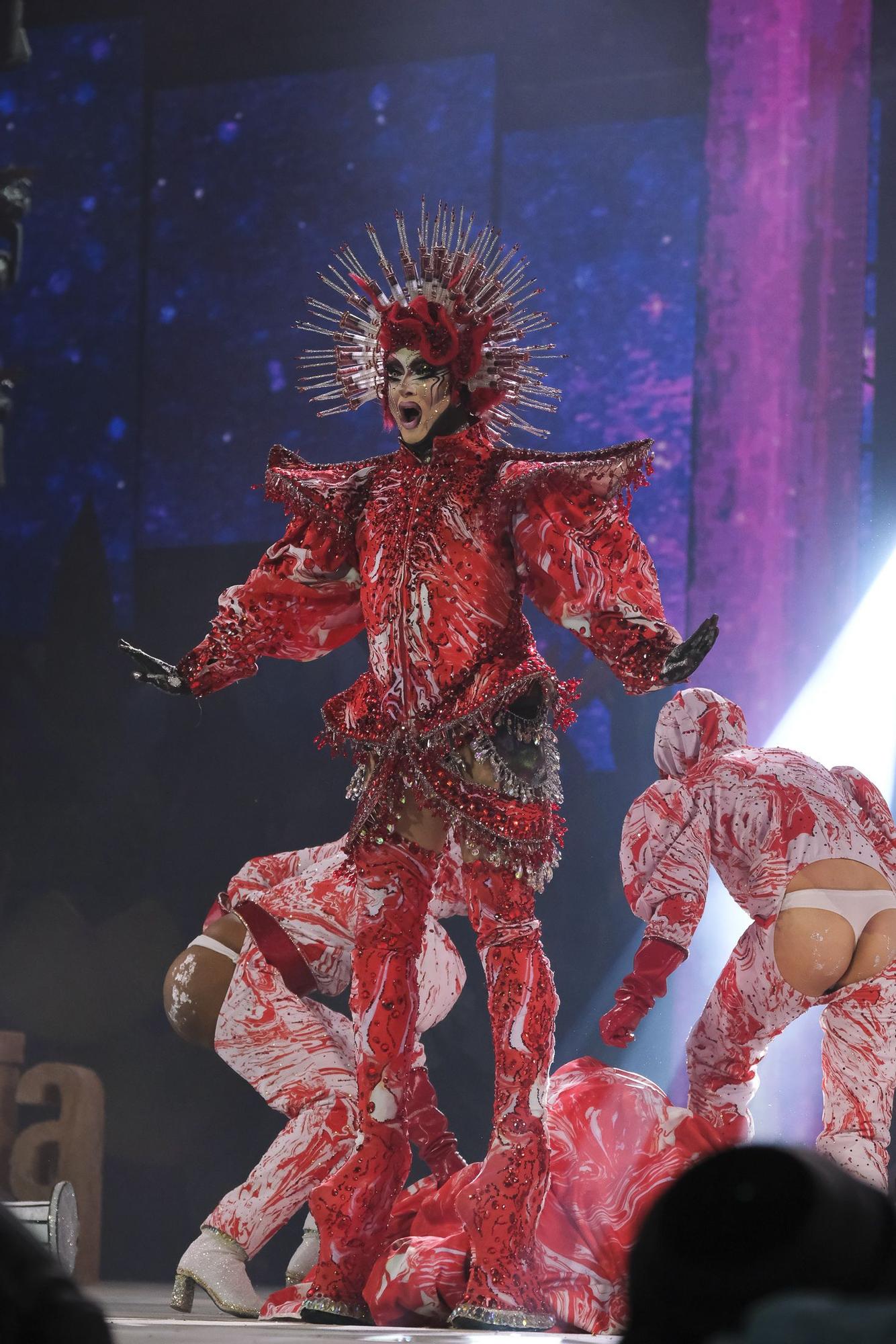 Actuación de Drag Vulcano en la Gala Drag del Carnaval de Las Palmas 2022