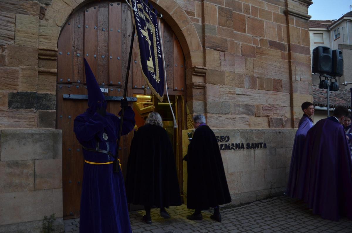 La Procesión de las Tinieblas de Benavente, en imágenes