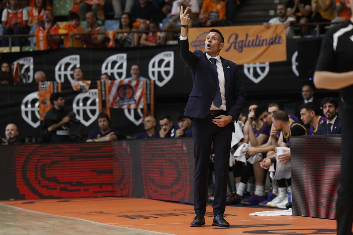 El Estudiantes-Alimerka Oviedo Baloncesto, en imágenes