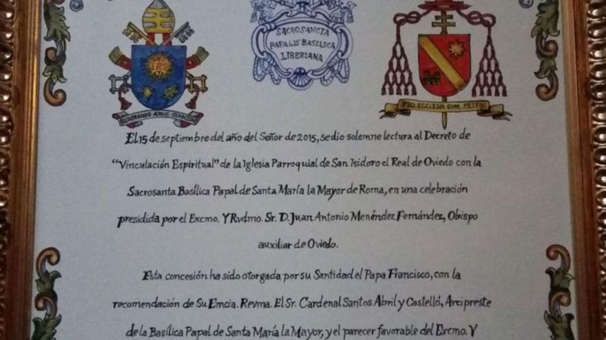 Placa que reconoz l'afinidá espiritual de San Isidoro cola Basílica Papal de Santa María la Mayor de Roma. | LNE