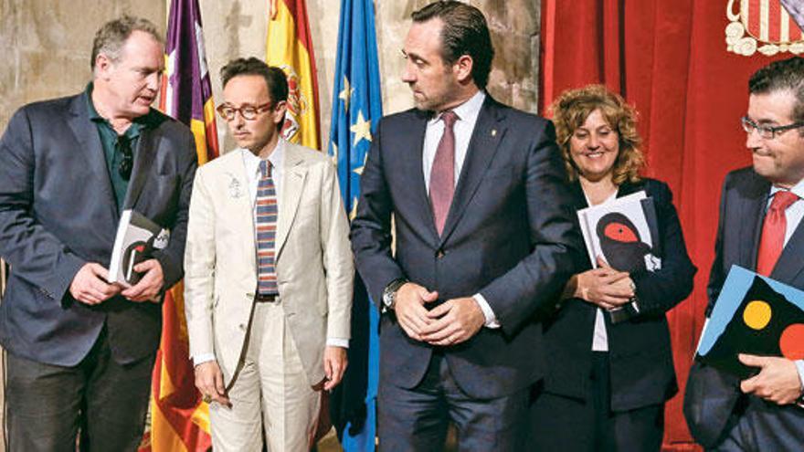 Enrique Juncosa, Joan Punyet Miró, José Ramón Bauzá, Joana María Camps y Joan Ramon Fuertes, durante la presentación.