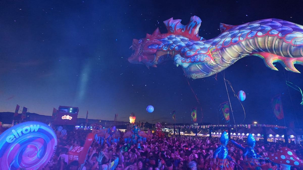 FOTOS | Elrow Mallorca XXL Winamax congrega a miles de personas en Son Fusteret