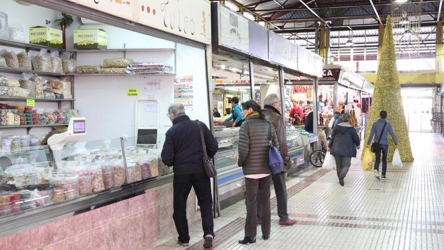 El Mercat Cobert ja està engalanat de Nadal.