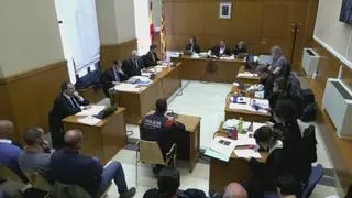 Set anys de presó per a dos mossos per detenir il·legalment, vexar i agredir un jove durant el toc de queda