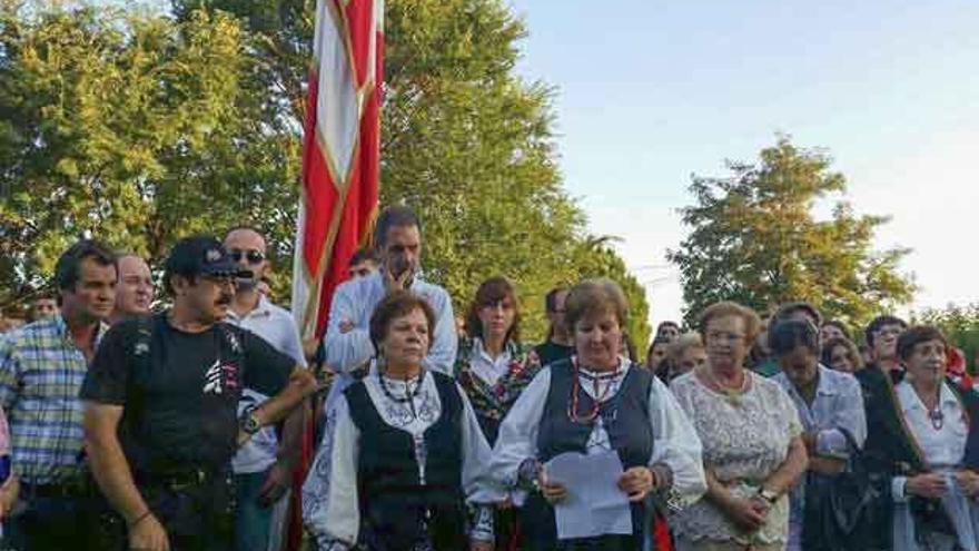 La alcaldesa de Maire, Evangelina García, durante el acto de recepción.