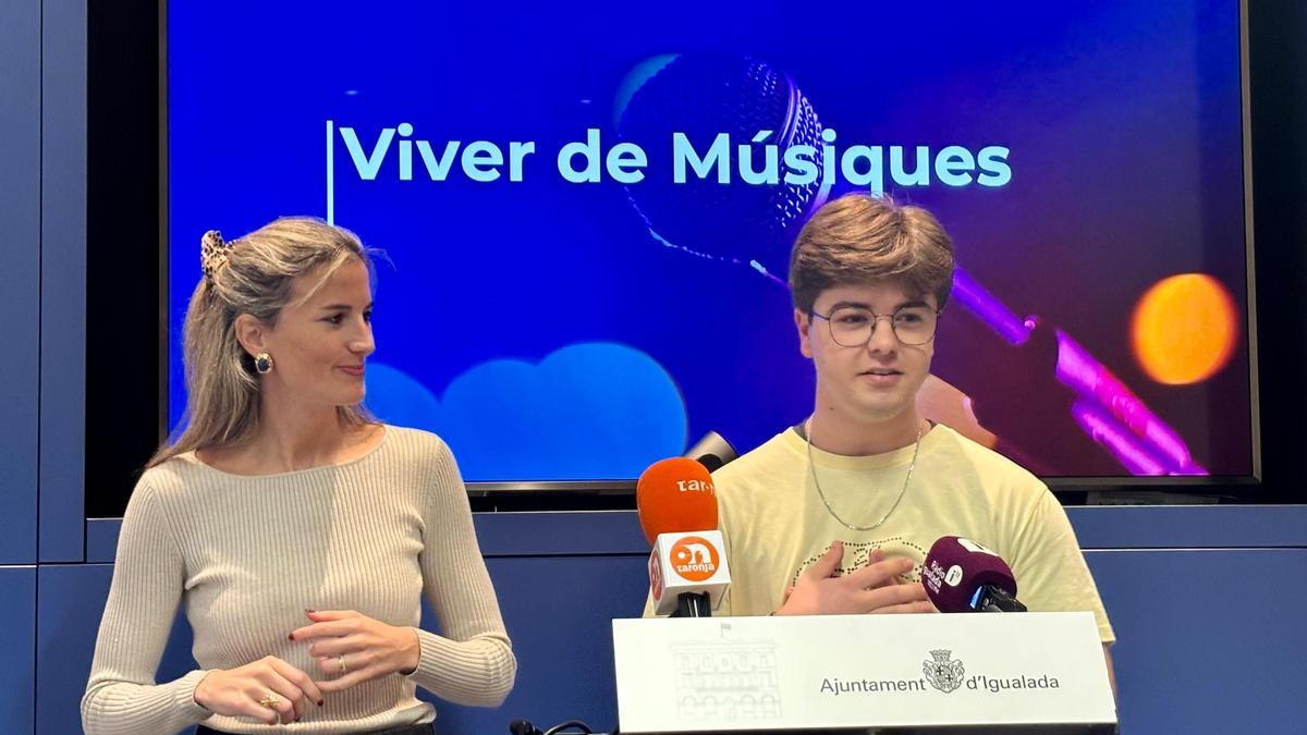 Quim Cirera i Carlota Carner, durant la presentació del Viver de Música, dimecres a Igualada