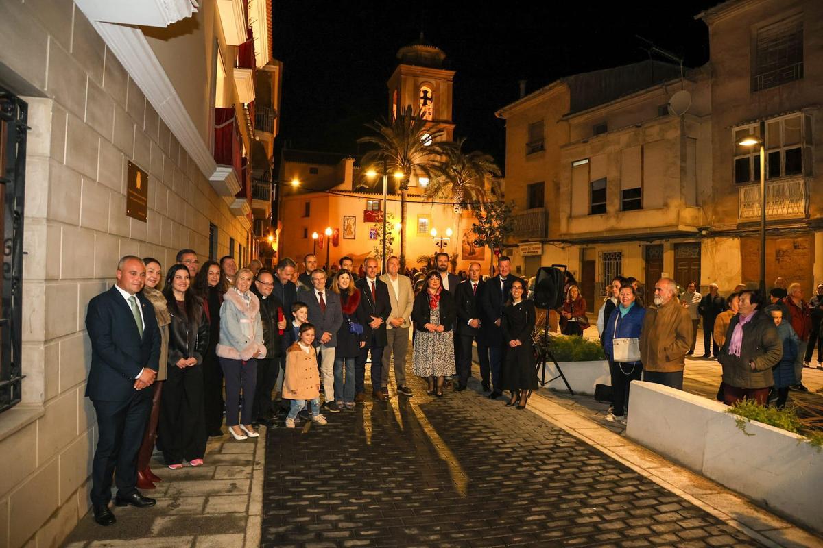 Inauguración del nuevo bulevar, con San Cristóbal al fondo.