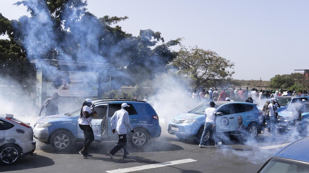 La policia de Senegal lanza gases lacrimogenos