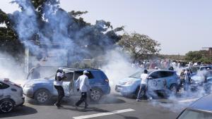 La Policía de Senegal lanza gases lacrimogenos