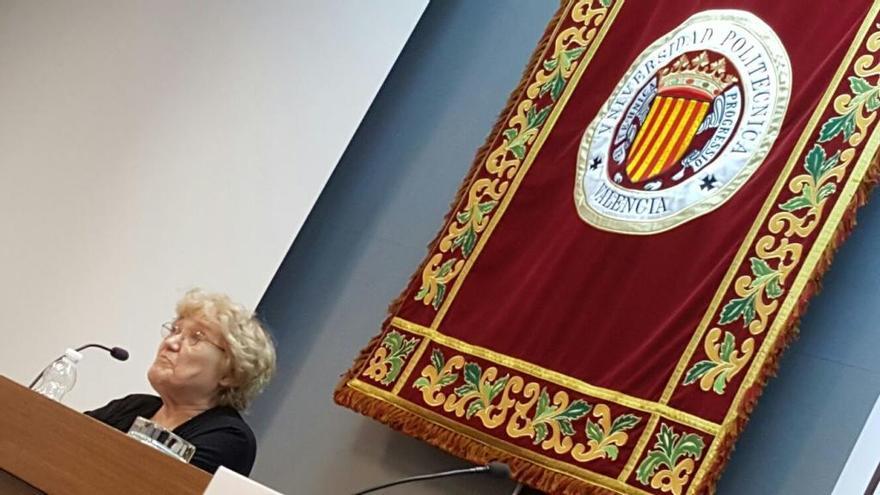 Isabel-Clara Simó durante su conferencia ofrecida ayer en el Campus de Alcoy de la UPV