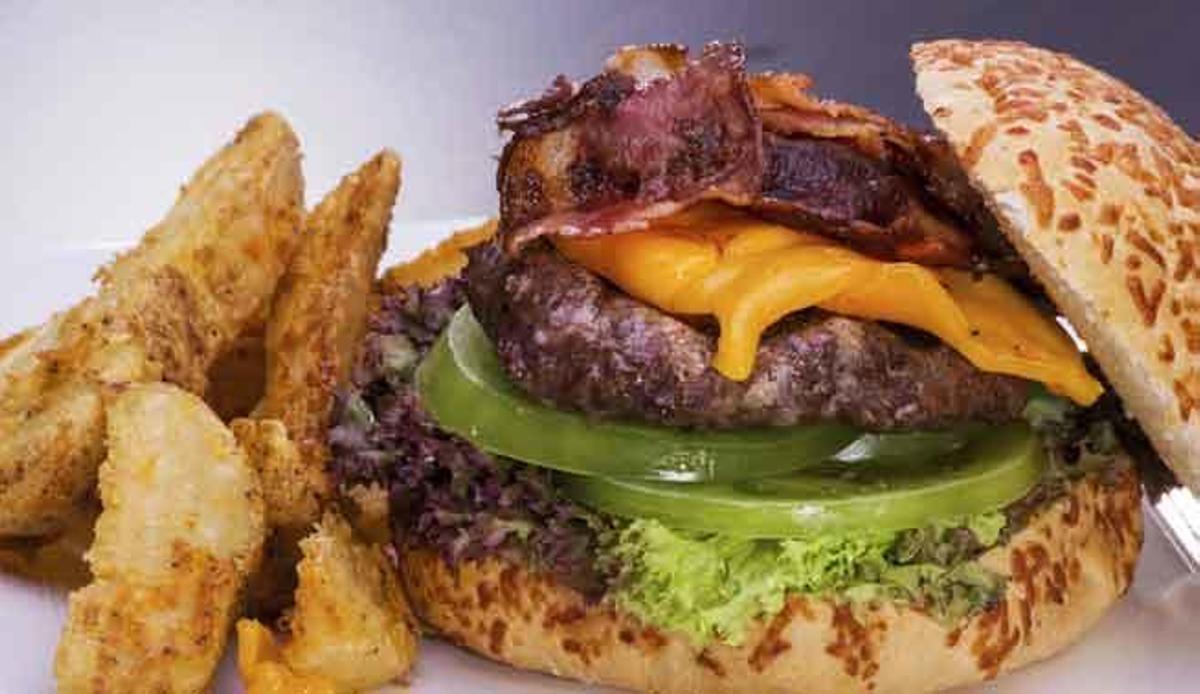 Ingredientes de hamburguesas en una imagen de archivo.