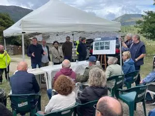 En imágenes: La presentación del proyecto para mejorar la comunicación entre Illano y Allande