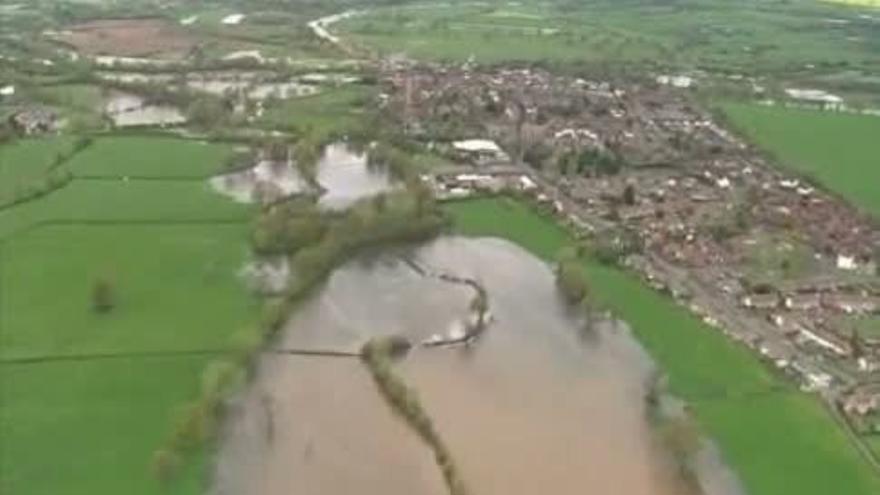 Las inundaciones en Inglaterra se cobran la primera víctima