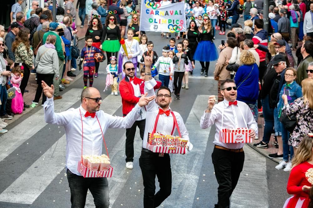 Los más pequeños desfilan en el Carnaval Infantil de Benidorm.