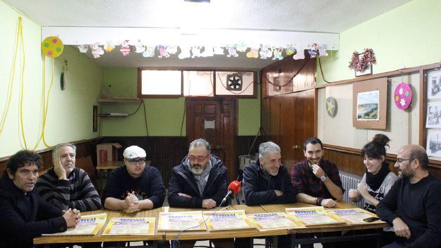 Participantes y organizadores del festival