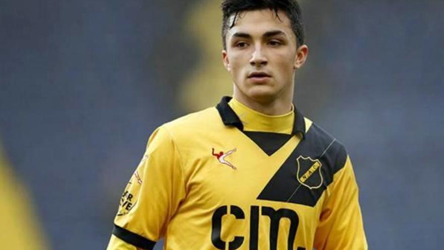 Manu García, vestint la samarreta del Nac Breda holandès.