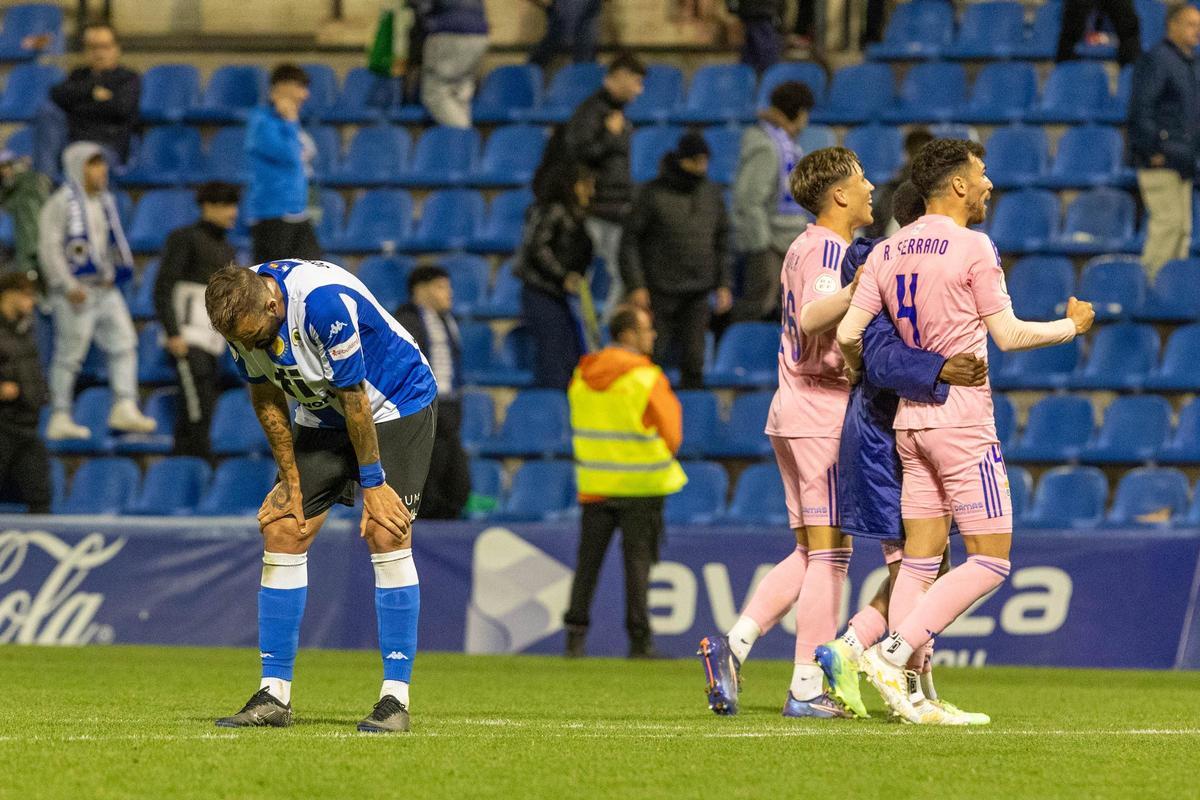 Josema Gómez se lamenta después del tanto de la victoria del Recreativo de Huelva.
