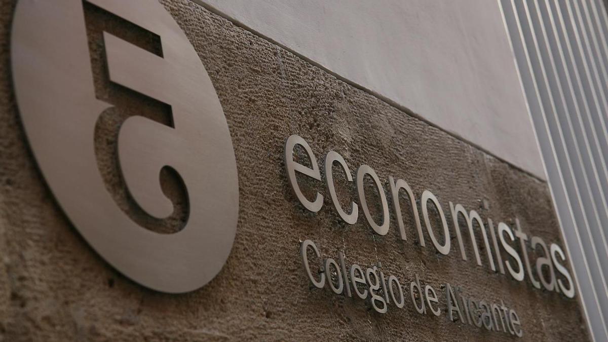 El Colegio favorece la adaptación a nuevas exigencias y promueve una visión rigurosa y práctica.