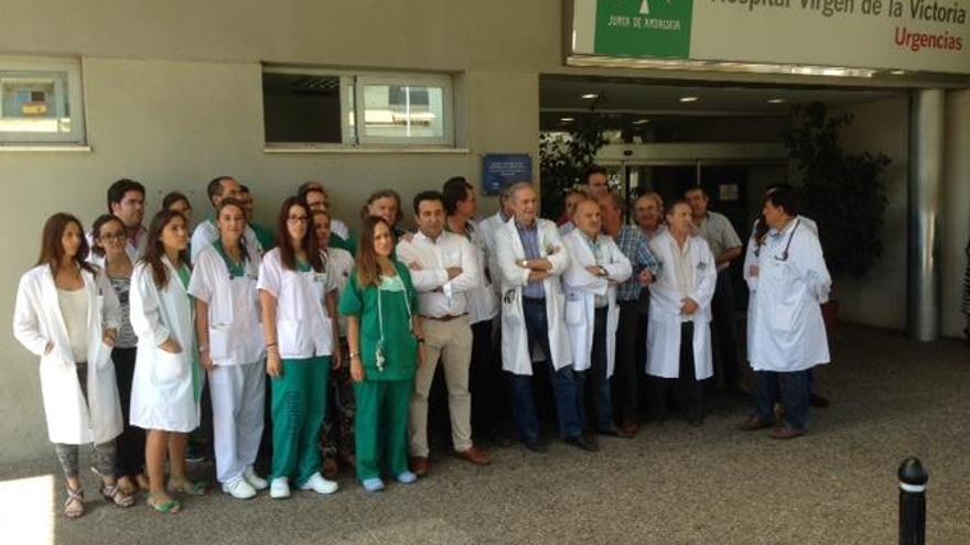 La protesta en las puertas del Clínico.