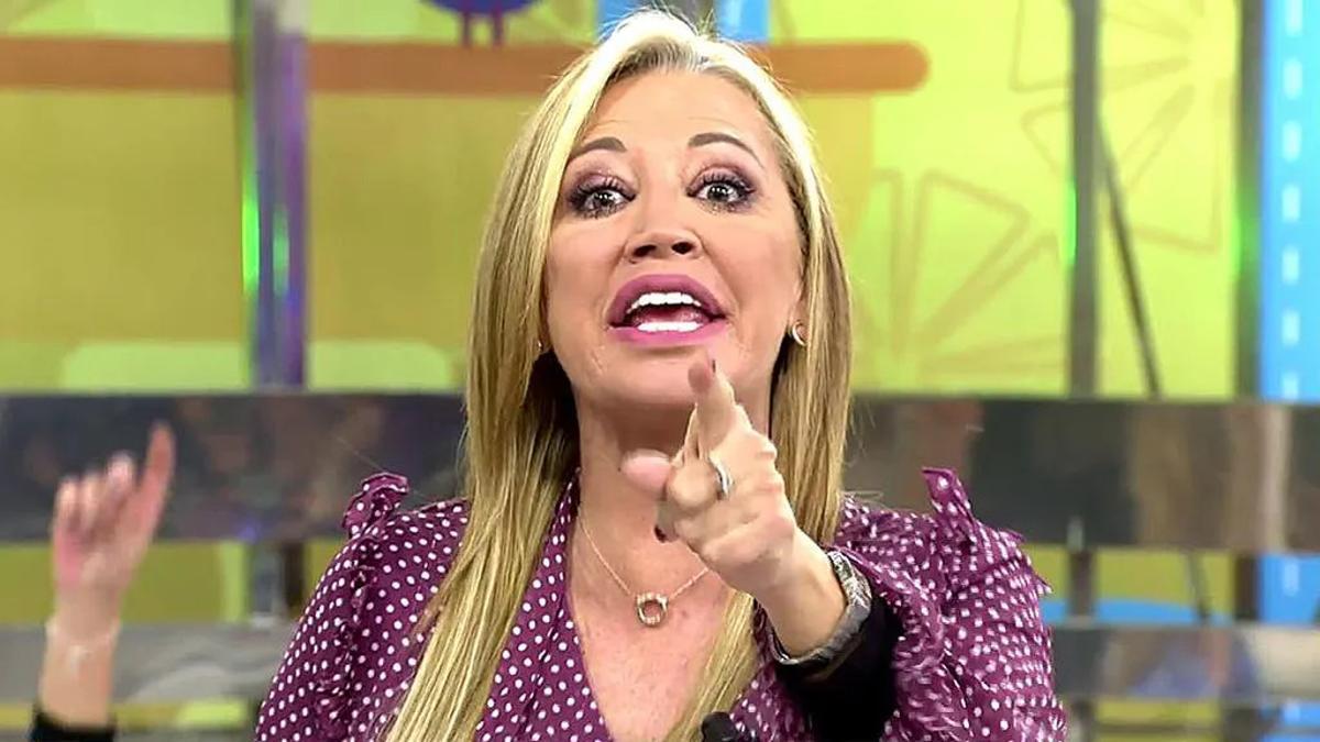 Belén Esteban utilizando el telepromter.