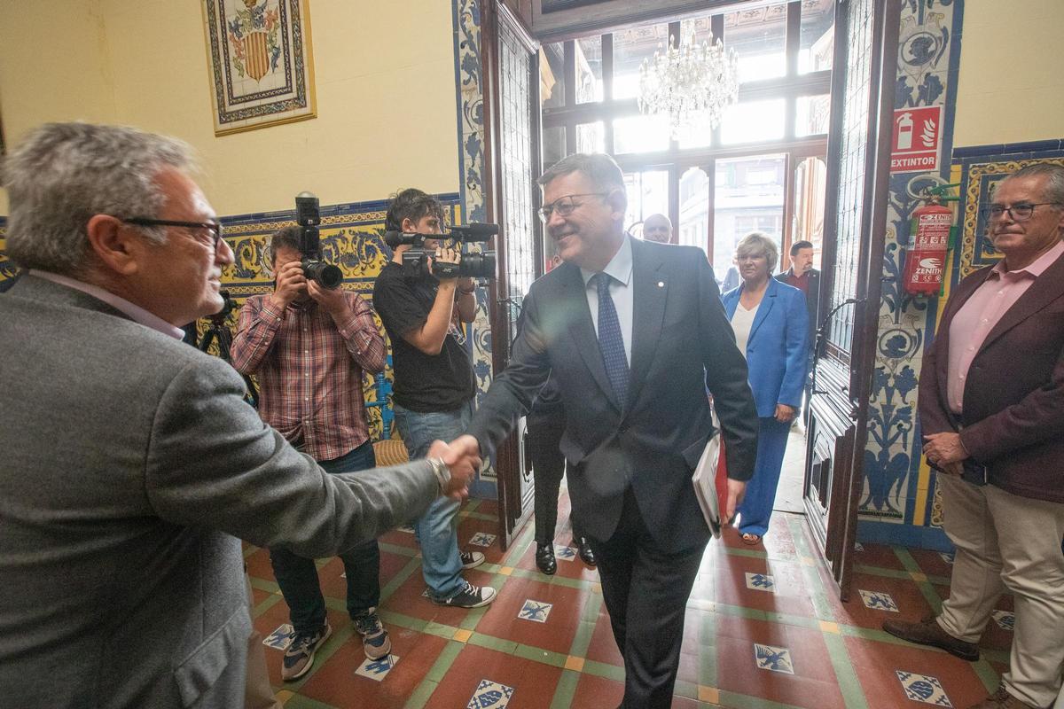 Puig anuncia la rebaja adicional de 10 céntimos en el precio del agua desalada para riego que la deja en 0,22 € por metro cúbico Puig anuncia la rebaja adicional de 10 céntimos en el precio del agua desalada para riego que la deja en 0,22 € por metro cúbico