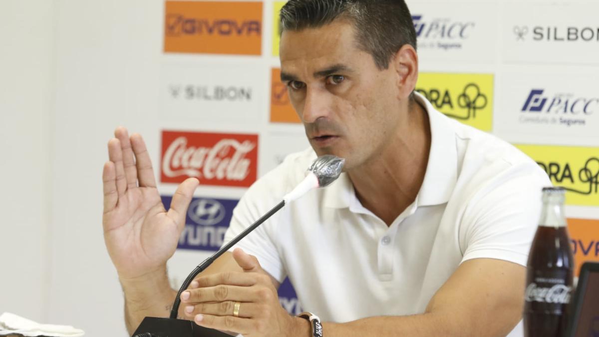 Juan Gutiérrez &#039;Juanito&#039;, durante la presentación oficial de Puga y Visus como jugadores del Córdoba CF, este lunes.