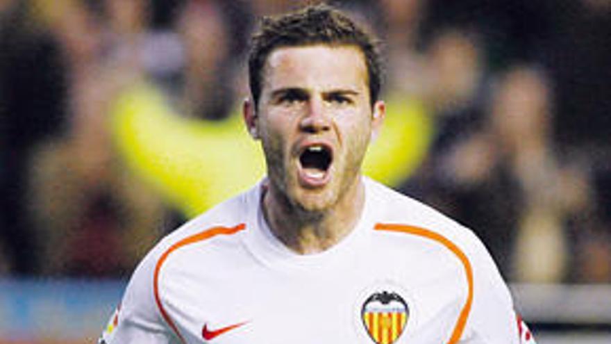 Mata celebra el segundo gol del Valencia.