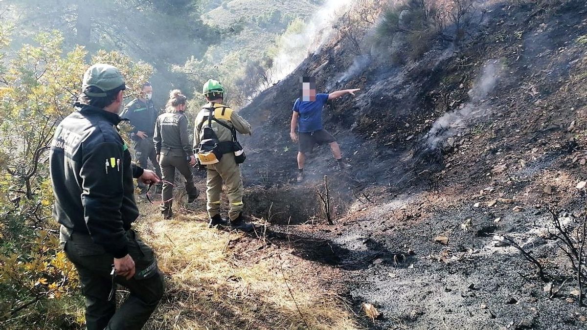 Efectivos desplegados a pie de monte, tras recibir el aviso.