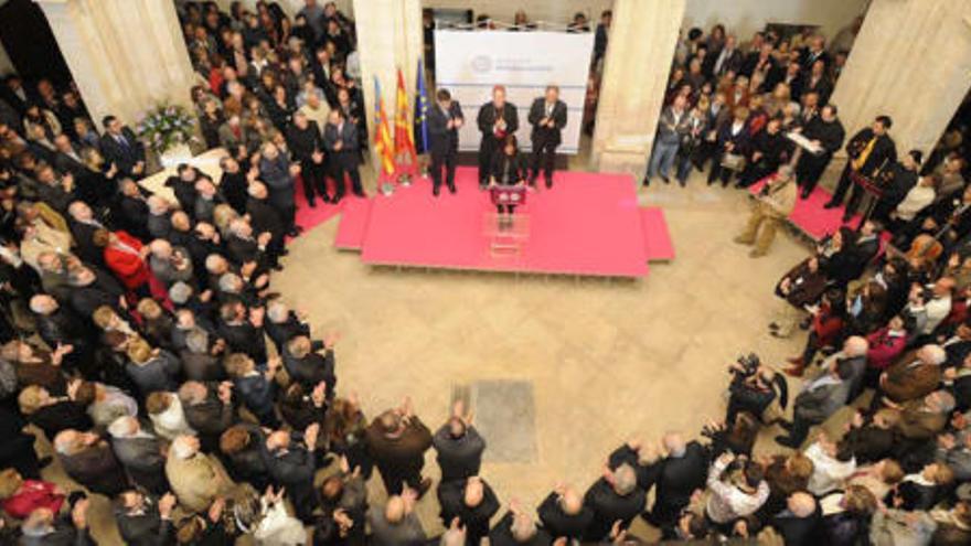 Unos doscientas asistentes, entre personalidades políticas, religiosas y sociales acudieron ayer a la inauguración.