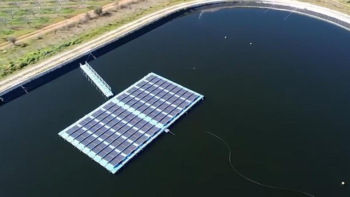 Die erste schwimmende Fotovoltaikanlage auf Mallorca wurde Ende Januar eingeweiht.