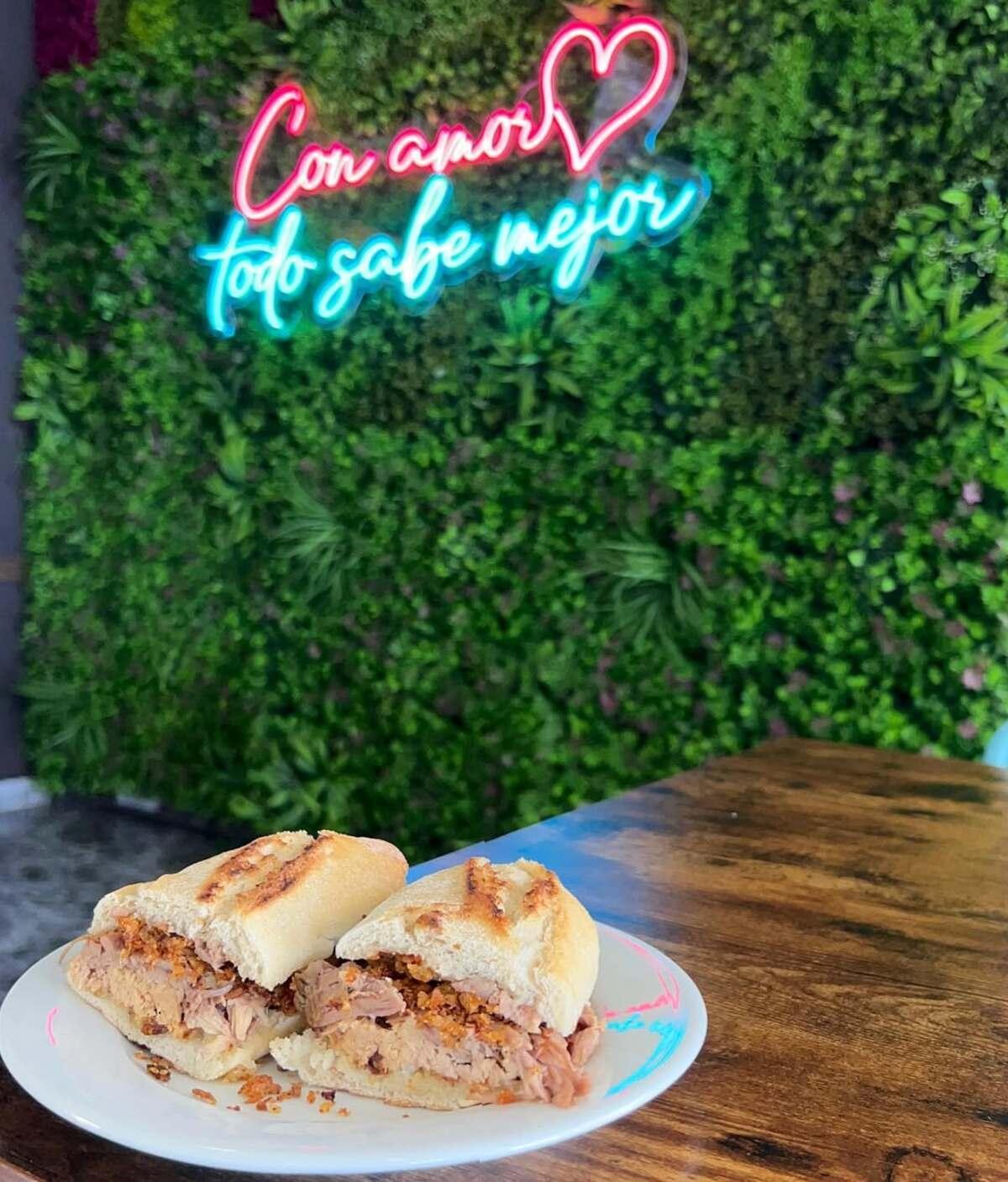 El bocadillo de pata es uno de los productos estrella del local tinerfeño