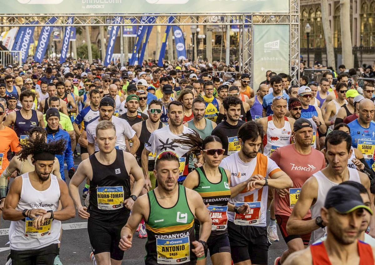 El ‘running’ ocupa BCN amb la Mitja Marató més festiva