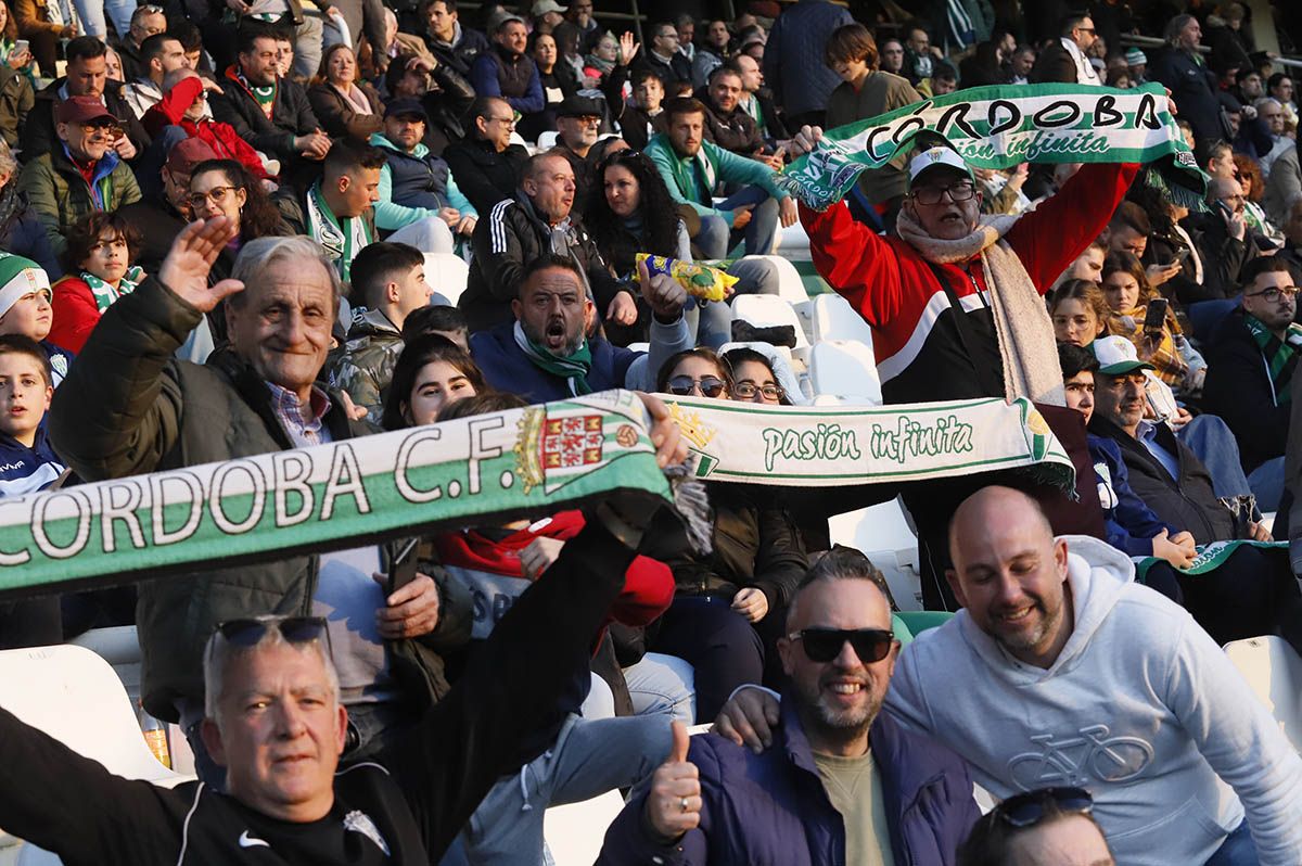 La afición blanquiverde en El Arcángel en el Córdoba CF- Real Madrid Castilla