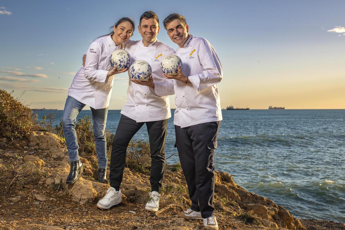 De izquierda a derecha, los nuevos 3 Soles Guía Repsol 2026: Ramón Freixa, de ‘Ramón Freixa Atelier’ (Madrid); Lucía Freitas, de ‘A Tafona’ (Santiago de Compostela), y Álvaro Salazar, de ‘Voro’ (Capdepera, Mallorca)