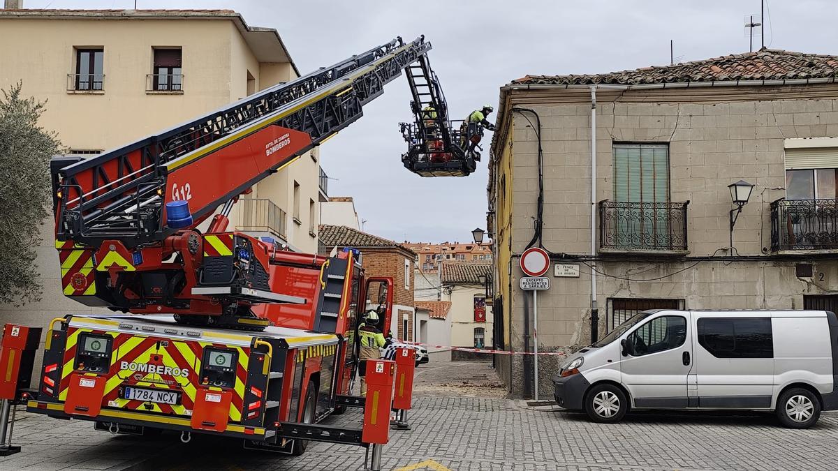 Intervención de los bomberos en el edificio.