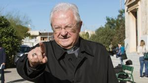 EL PAPA SUSTITUYE AL OBISPO VALENCIANO SALINAS POR SU RELACIÓN SENTIMENTAL