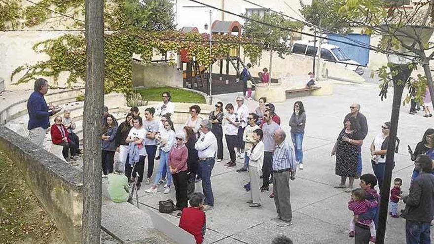 Reunión de vecinos para decidir sobre la reforma.