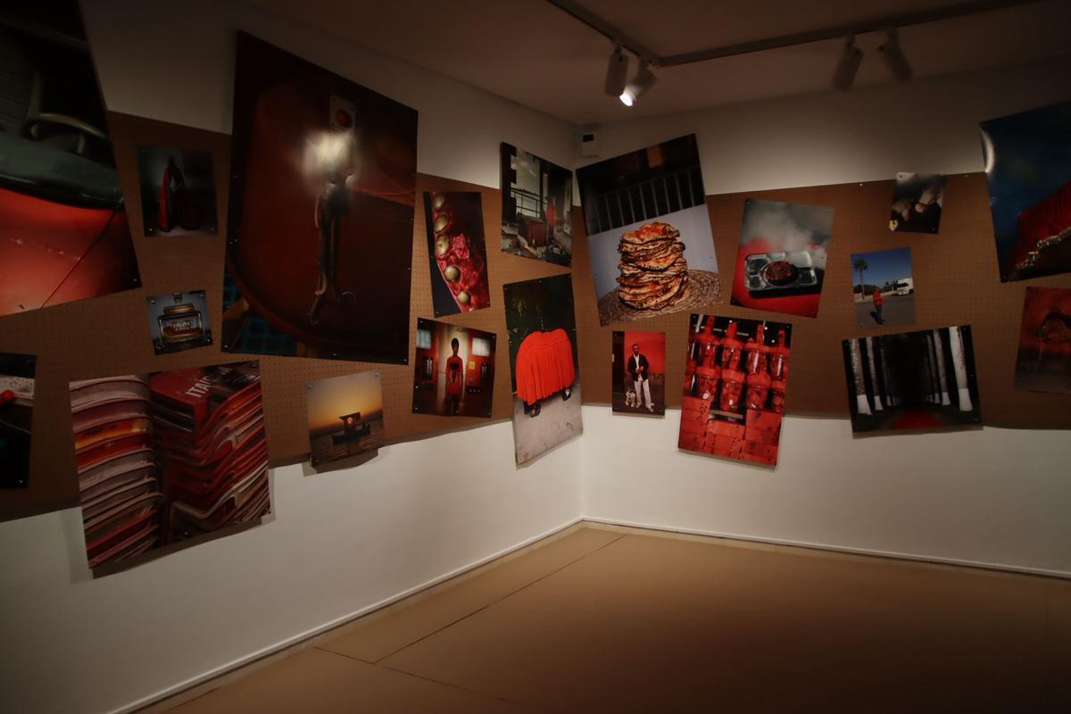 La fotógrafa Cristina de Middel inaugura su exposición 'Apoteosis Now' en el IVAM
