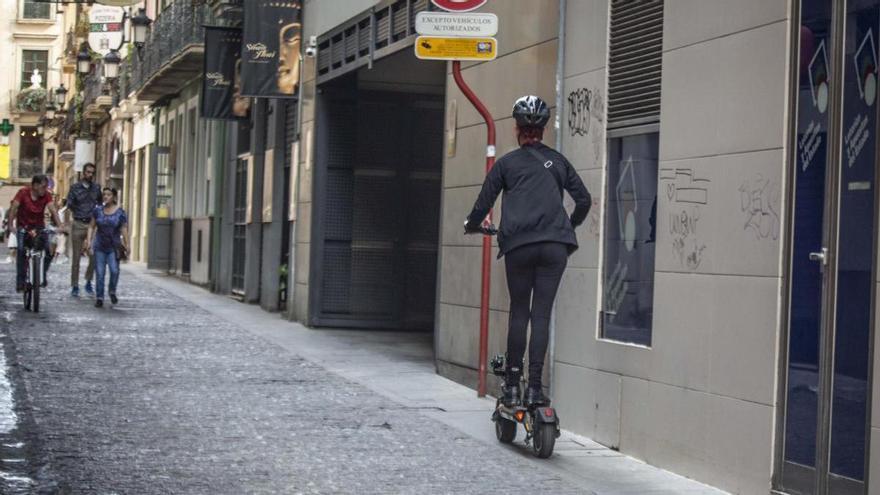 Clases del Ayuntamiento para que los patinetes no sean un peligro en Alicante