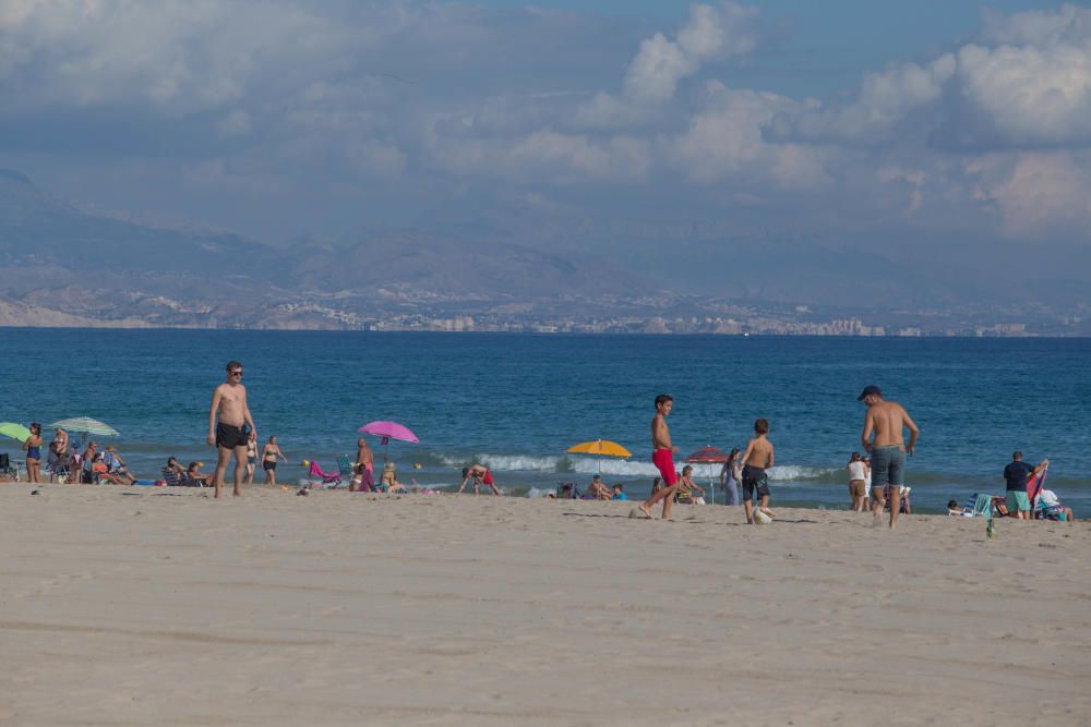 Las playas de Alicante se llenan el 1 de noviembre