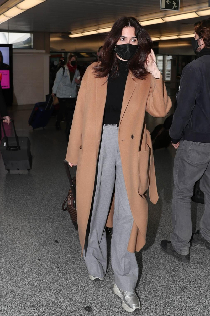 Paz Vega con un look cómodo para viajar