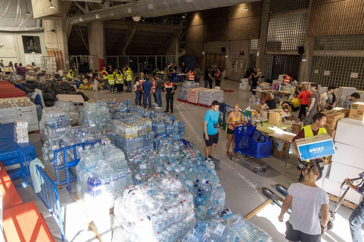 El empuje solidario en Alicante llena el Centro de Tecnificación con ayuda para los afectados por la DANA en Valencia