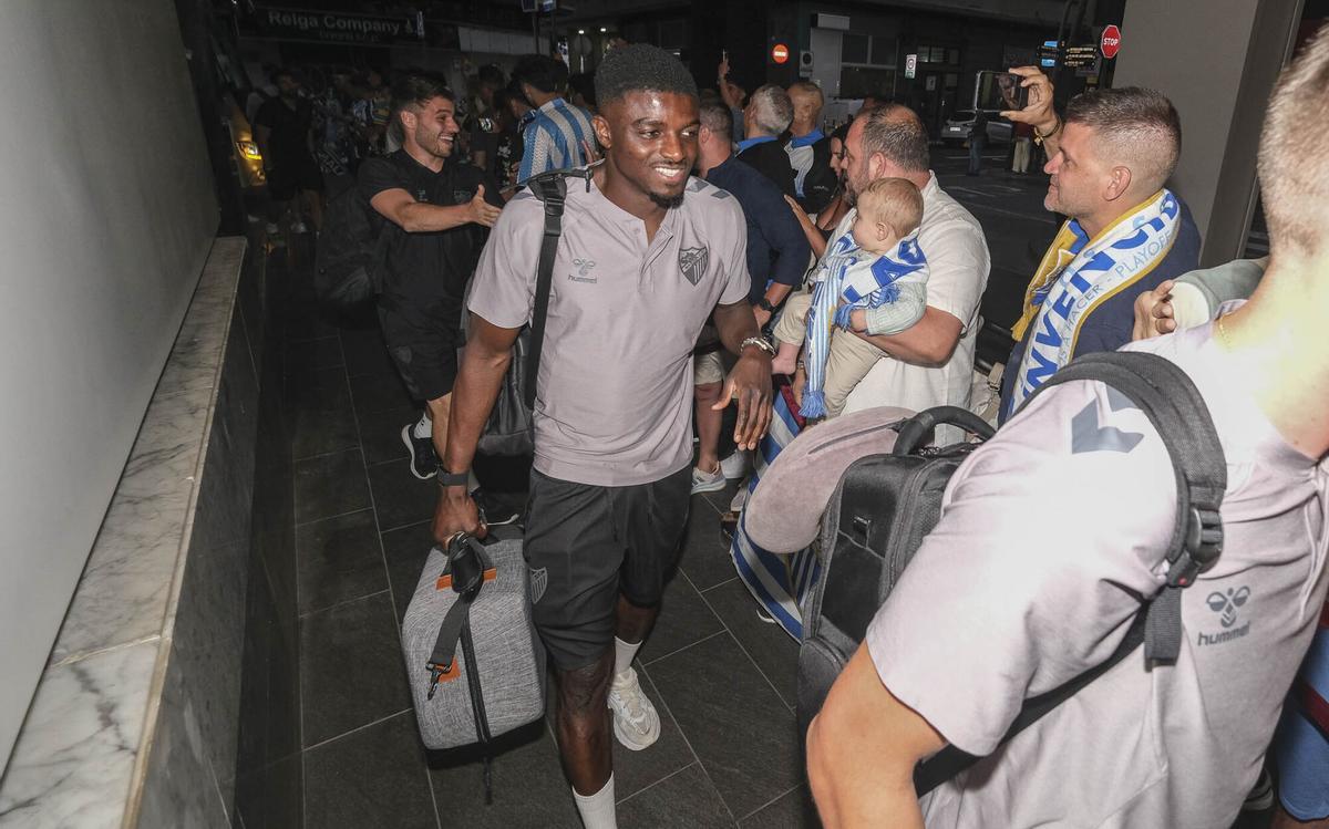 LLegada del equipo de fútbol Málaga CF al Hotel Cristina LLegada del equipo de fútbol Málaga CF al Hotel Cristina
