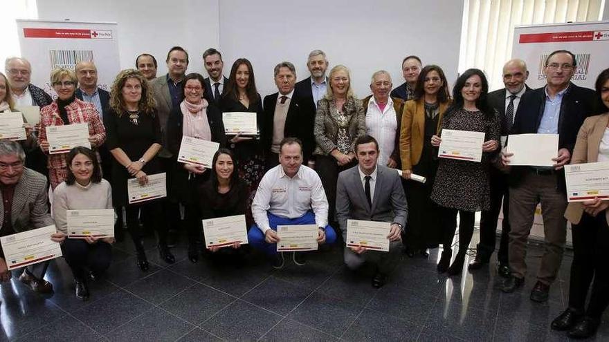 Los representantes de las empresas participantes recibieron un diploma de agradecimiento. // G.S.