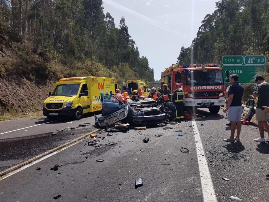 Tres personas fueron evacuadas al hospital y el siniestro obligó a cortar la vía al tráfico más de dos horas