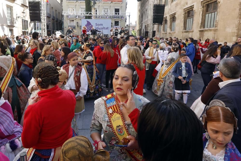 Entrega de estandartes de la Diputación a las Fallas